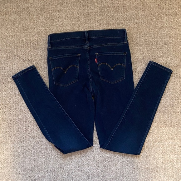 {Levi’s} Jeans - Picture 3 of 3